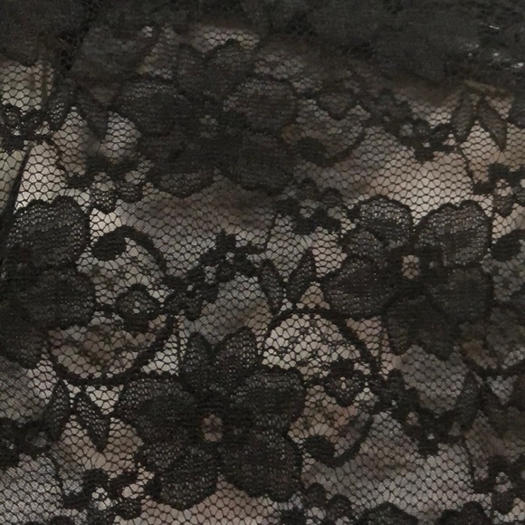 NWOT Chevron Pattern Lace back blouse Size Small - Picture 3 of 3